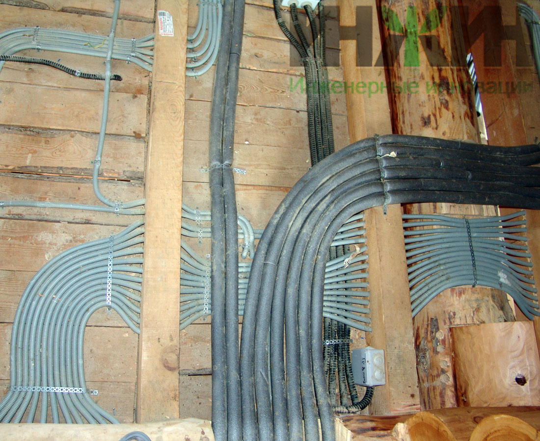 Монтаж электрического кабеля в полу деревянного частного дома