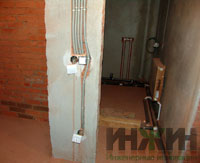 Монтаж электрики в кирпичной стене дома в Дмитрове