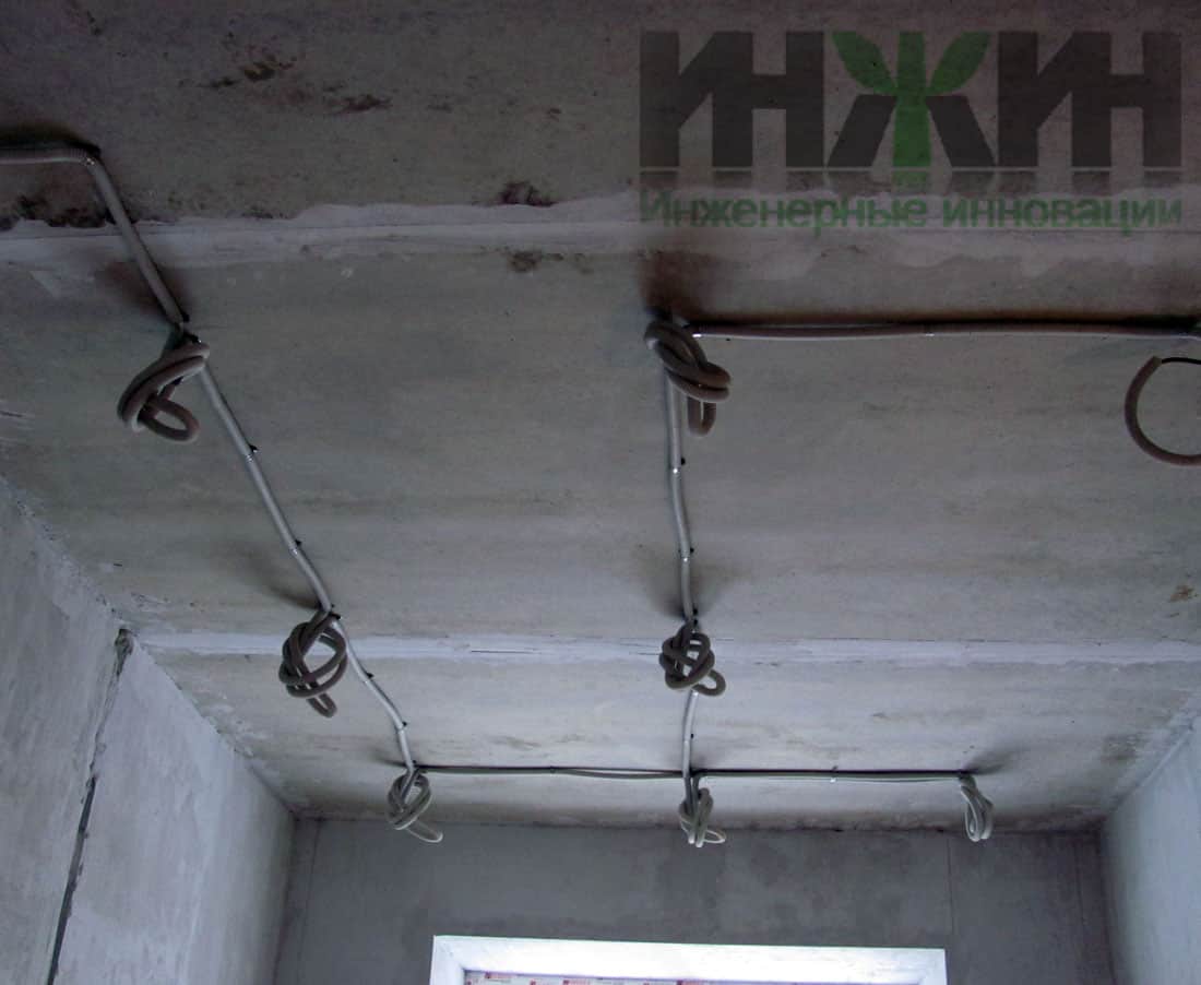 Монтаж электропроводки на потолке частного дома