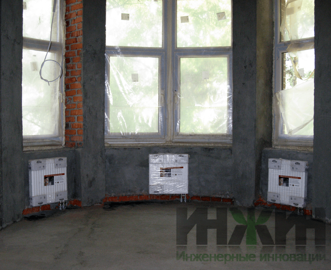 Монтаж радиаторов отопления Kermi на кирпичной стене