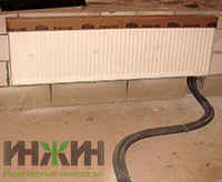Монтаж панельного стального радиатора Kermi с нижним подключением в доме в г. Чехов