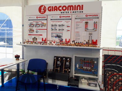 Стенд компании Giacomini с оборудованием для отопления