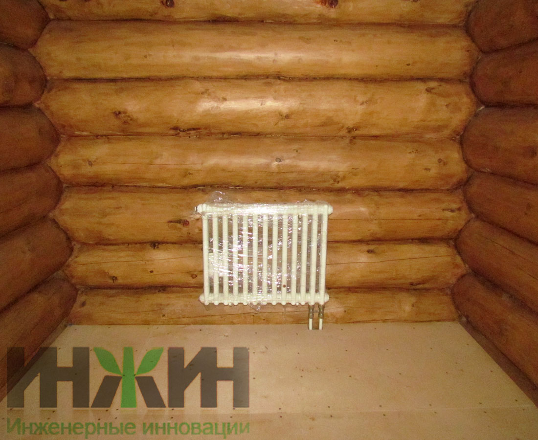 Радиатор отопления Zehnder, монтаж  в доме из неоцилиндрованного бревна