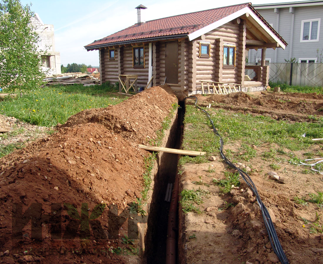 Монтаж электрических кабелей между домом и баней в Московской области