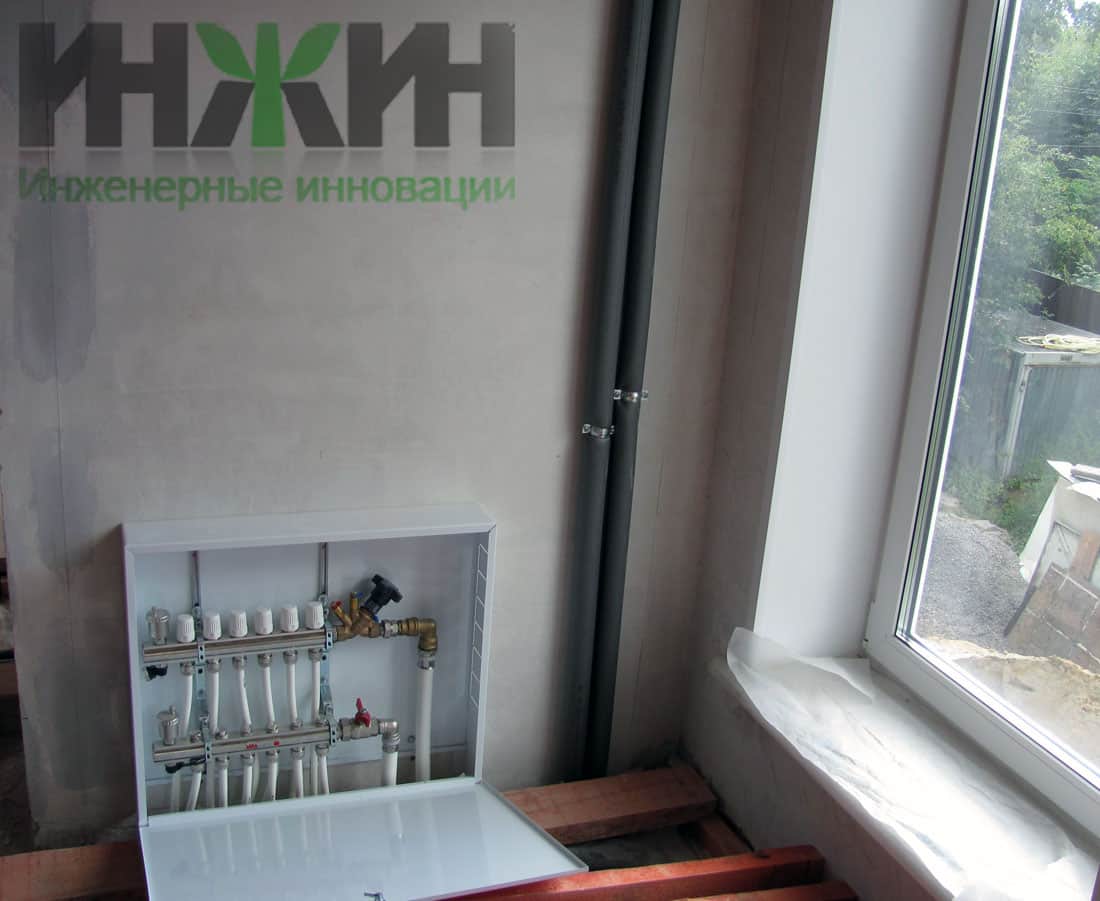 Монтаж радиаторного отопления в частном доме, установка коллекторного шкафа