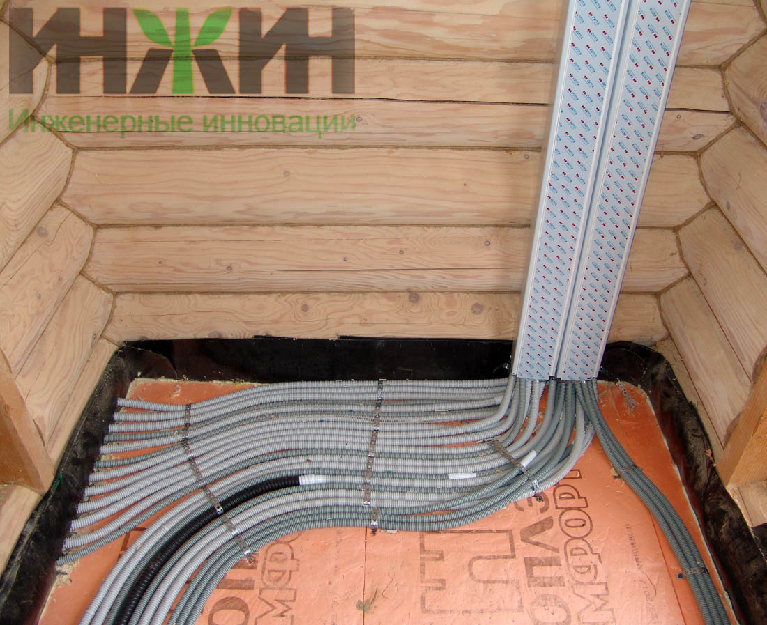 Монтаж электрики в деревянном доме - подводка электрических кабелей к щиту