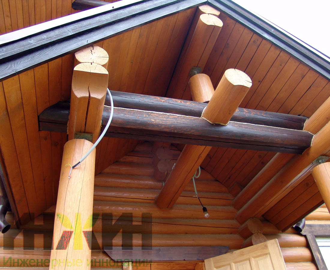 Монтаж электропроводки для освещения крыльца деревянного дома
