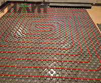 Монтаж встроенного в пол конвектора Varmann в спальне дома в КП "Березовый парк 4"