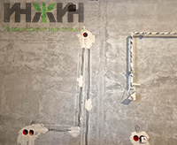 Монтаж электропроводки в стене дома в КП "Березовый парк 4"