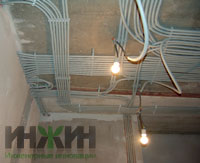 Монтаж электропроводки на потолке кирпичного дома в г.Дмитров