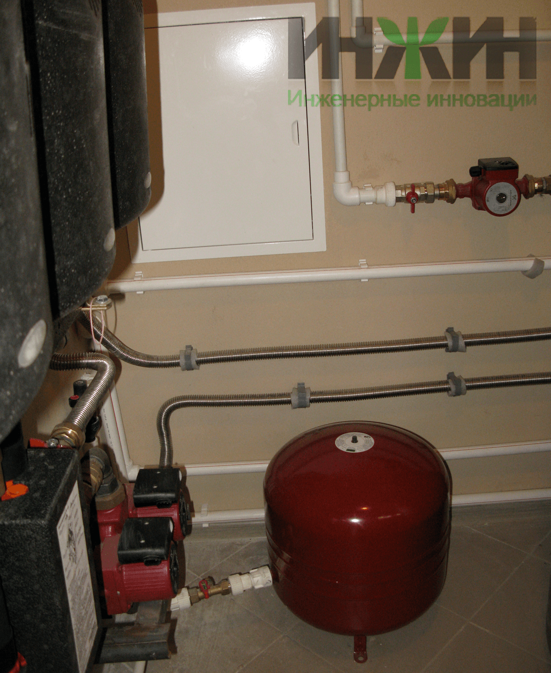 Монтаж расширительного бака отопления в котельной дома