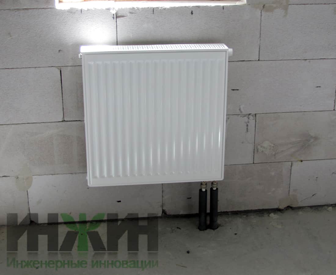 Радиатор отопления Kermi, подключение снизу из пола, монтаж в системе отопления частного дома
