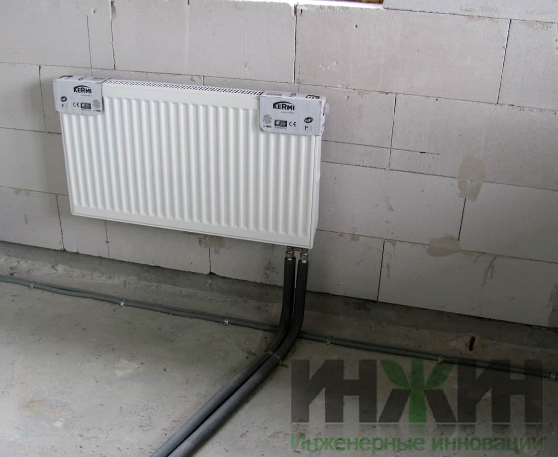 Система отопления, установка радиатора Kermi на стену частного дома