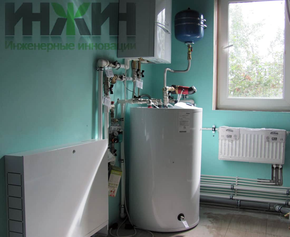 Монтаж котла, бойлера Vaillant и коллекторного шкафа отопления в котельной дома в Рязанской области