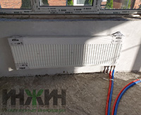 Монтаж панельного радиатора Kermi в доме в КП "Павловы Озера"