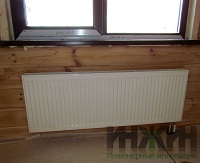 Монтаж радиатора отопления Kermi под окном дома в КП "Пестово"