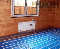 Монтаж радиатора отопления Kermi в комнате с теплым полом в КП "Пестово"