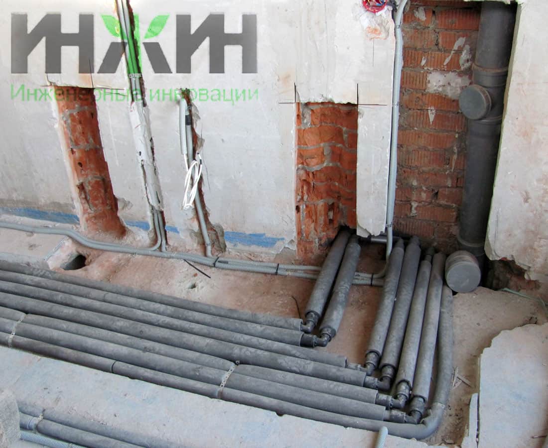 Монтаж труб водопровода и канализации в таунхаусе КП "Покровский"