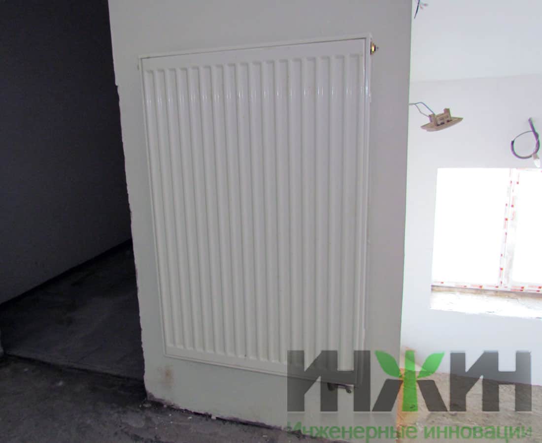 Радиатор отопления Kermi, монтаж на стене в таунхаусе
