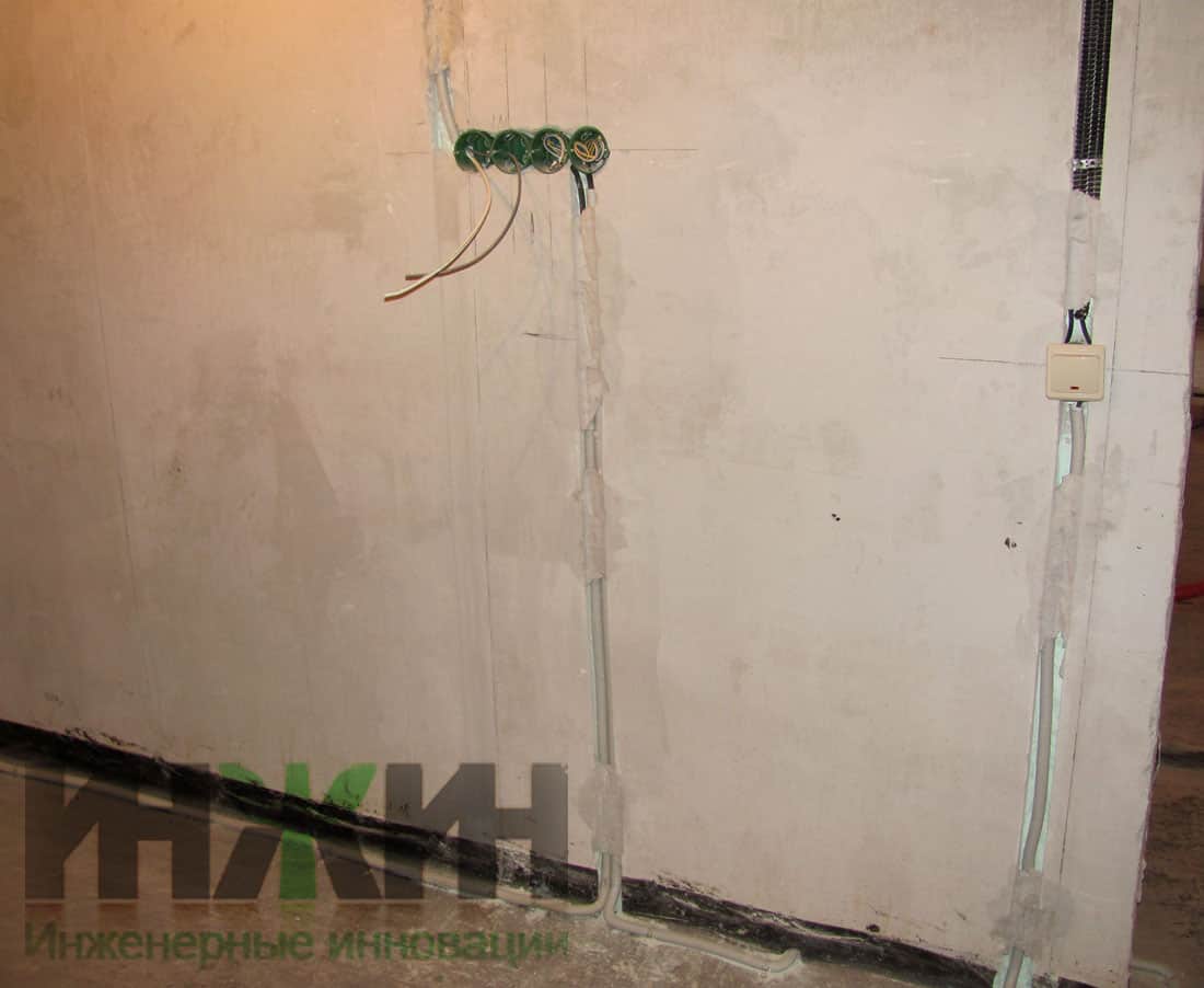 Монтаж электрики в частном доме в стене