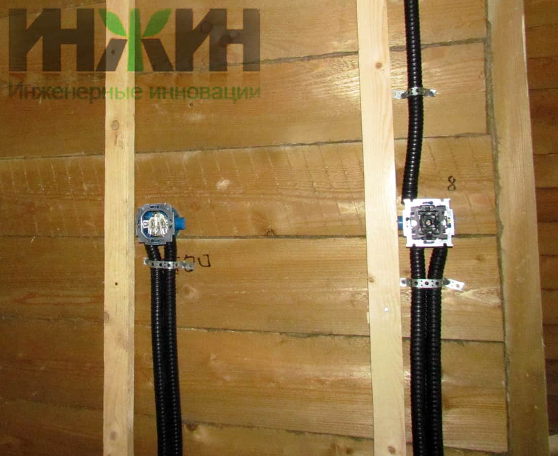 Монтаж электрики в деревянном частном доме, установка выключателя и розетки