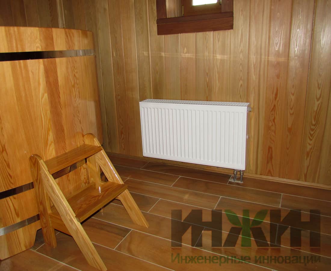 Монтаж панельного радиатора отопления Kermi в частной бане
