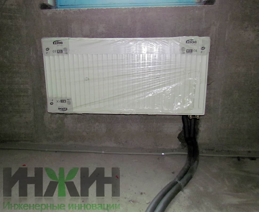 Отопление частного дома, монтаж стального панельного радиатора Kermi в частном доме