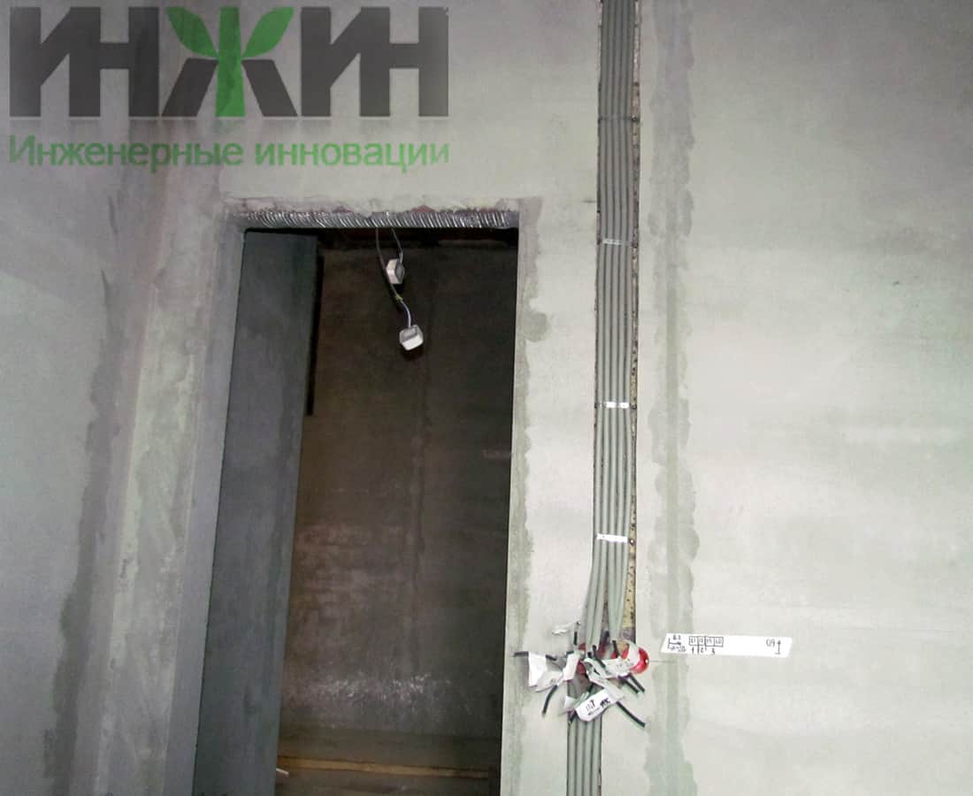 Монтаж электрокабеля в стене частного дома в Московской области