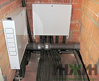 Монтаж коллекторов водопровода и отопления в кирпичном доме в Чехове