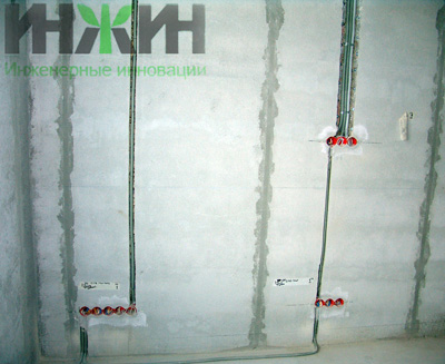 Монтаж электропроводки и монтажных коробок в оштукатуренных стенах