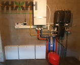 Настенный котел Vaillant с коллекторами отопления в котельной