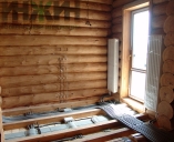 Вертикальные радиаторы  Zehnder у балконной двери