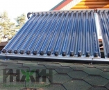 Солнечный коллектор на кровле деревянного дома